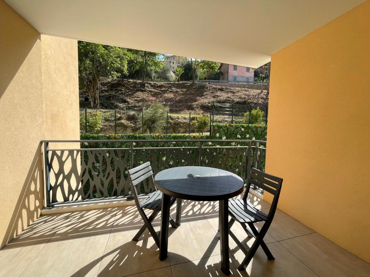מנטון Bel Appartement Au Calme Avec Parking מראה חיצוני תמונה