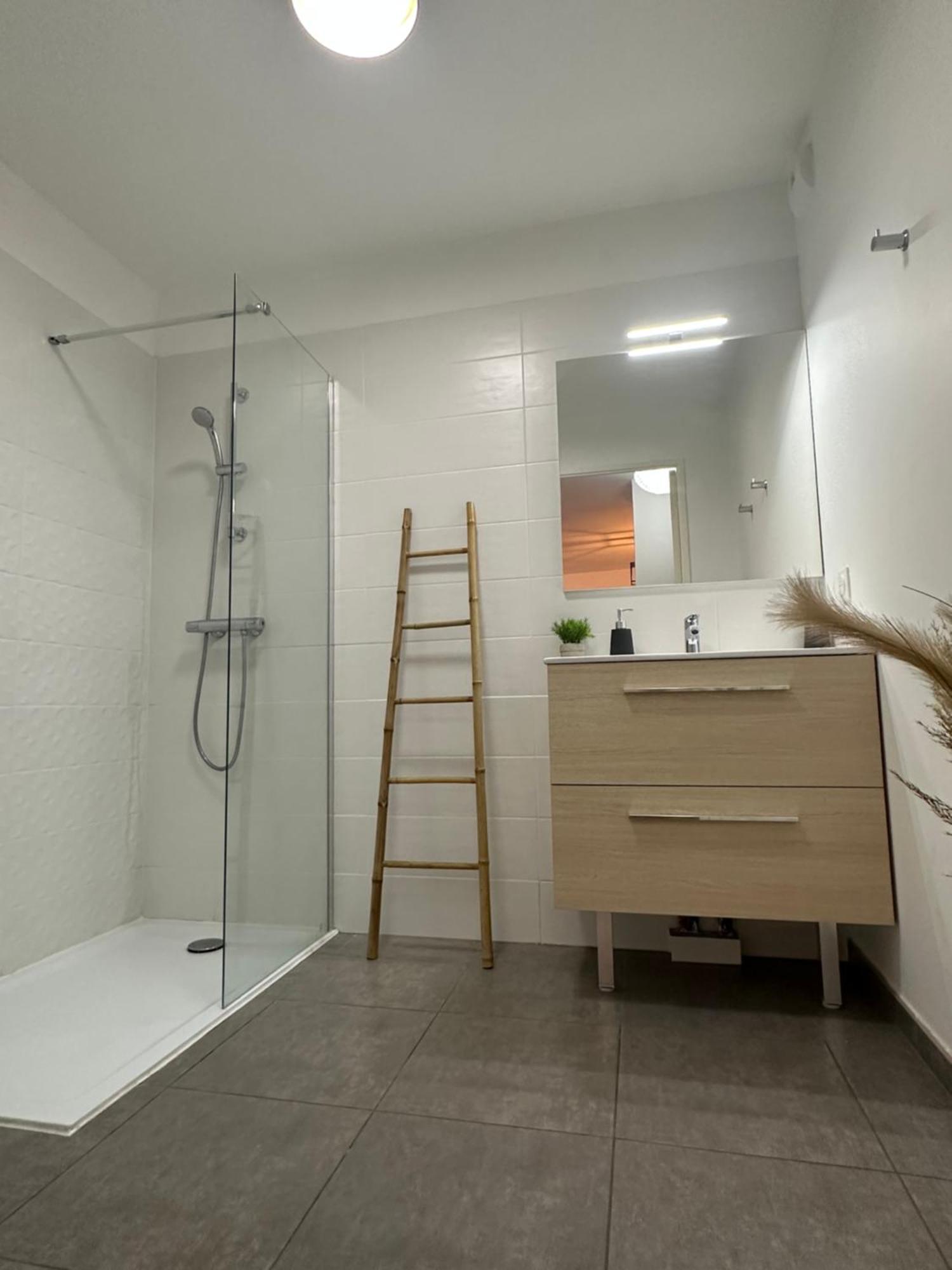 מנטון Bel Appartement Au Calme Avec Parking מראה חיצוני תמונה